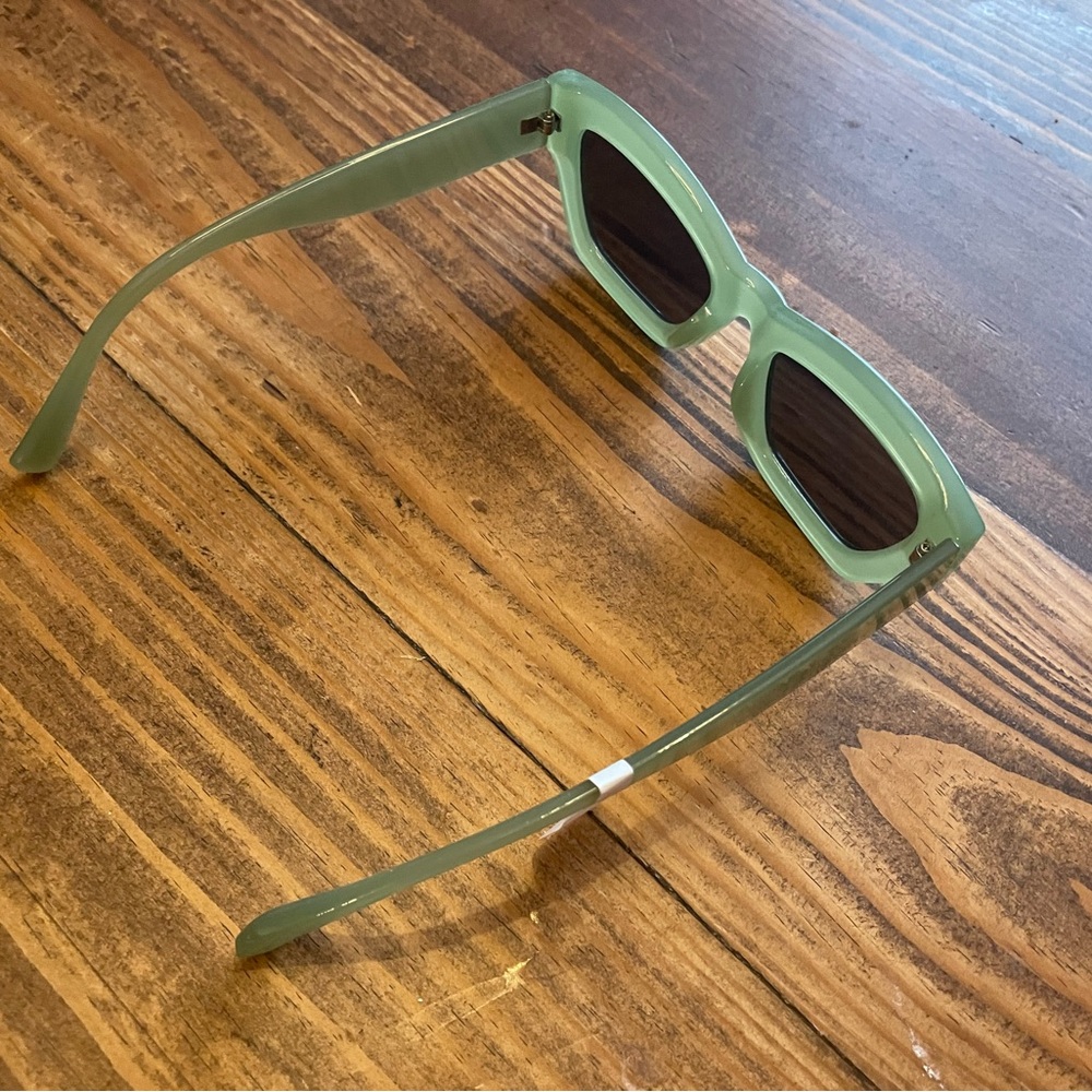 NWT Anthropologie Retro Stylish Green Sunglasses, SOLD OUT $38